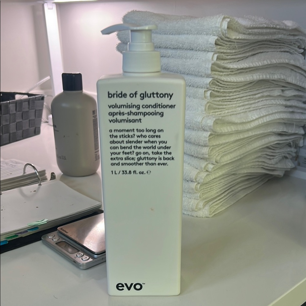 Bride of Gluttony Volumising Conditioner - White